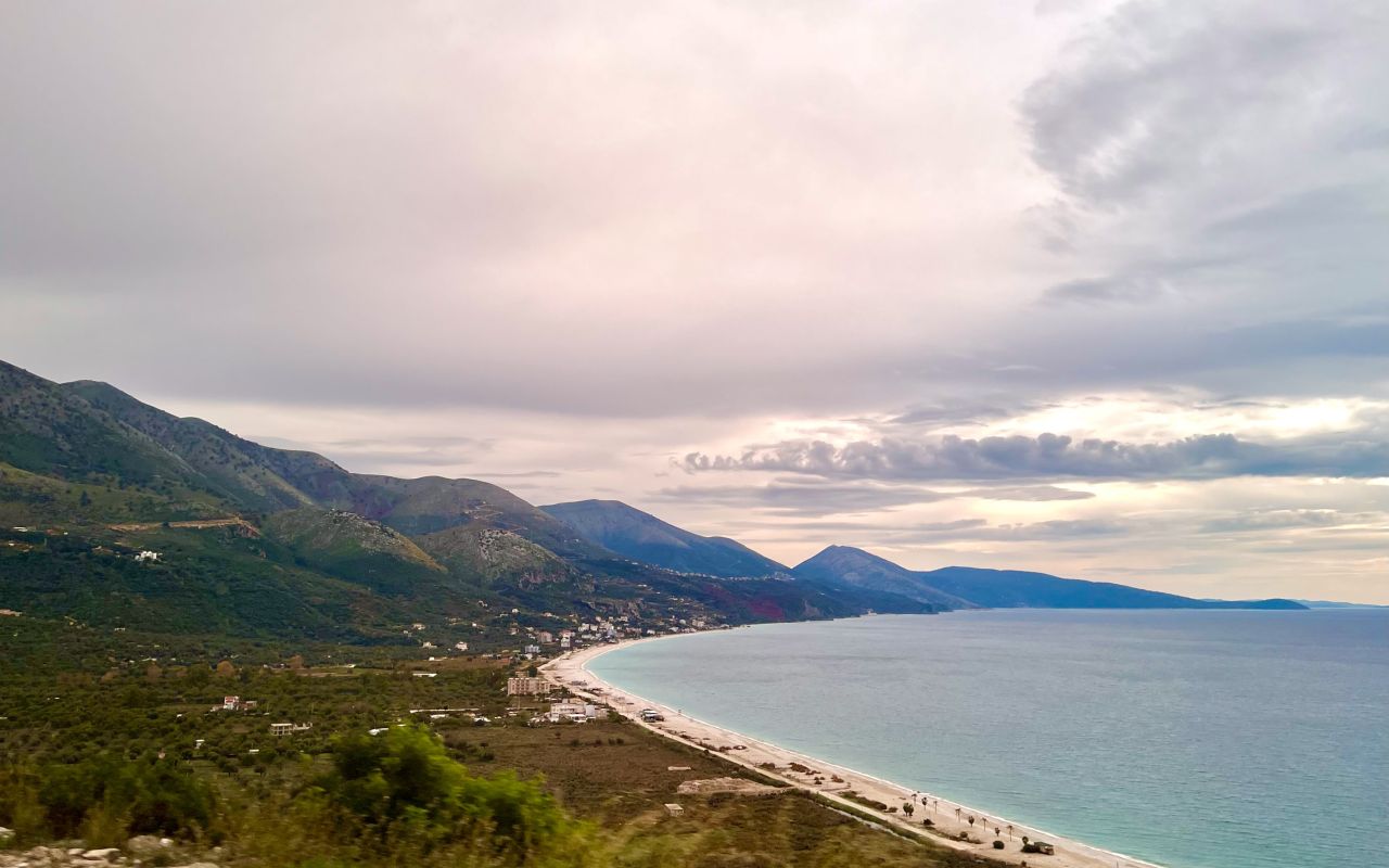 Borsh — Riviera liniștită pentru o călătorie cu mașina
