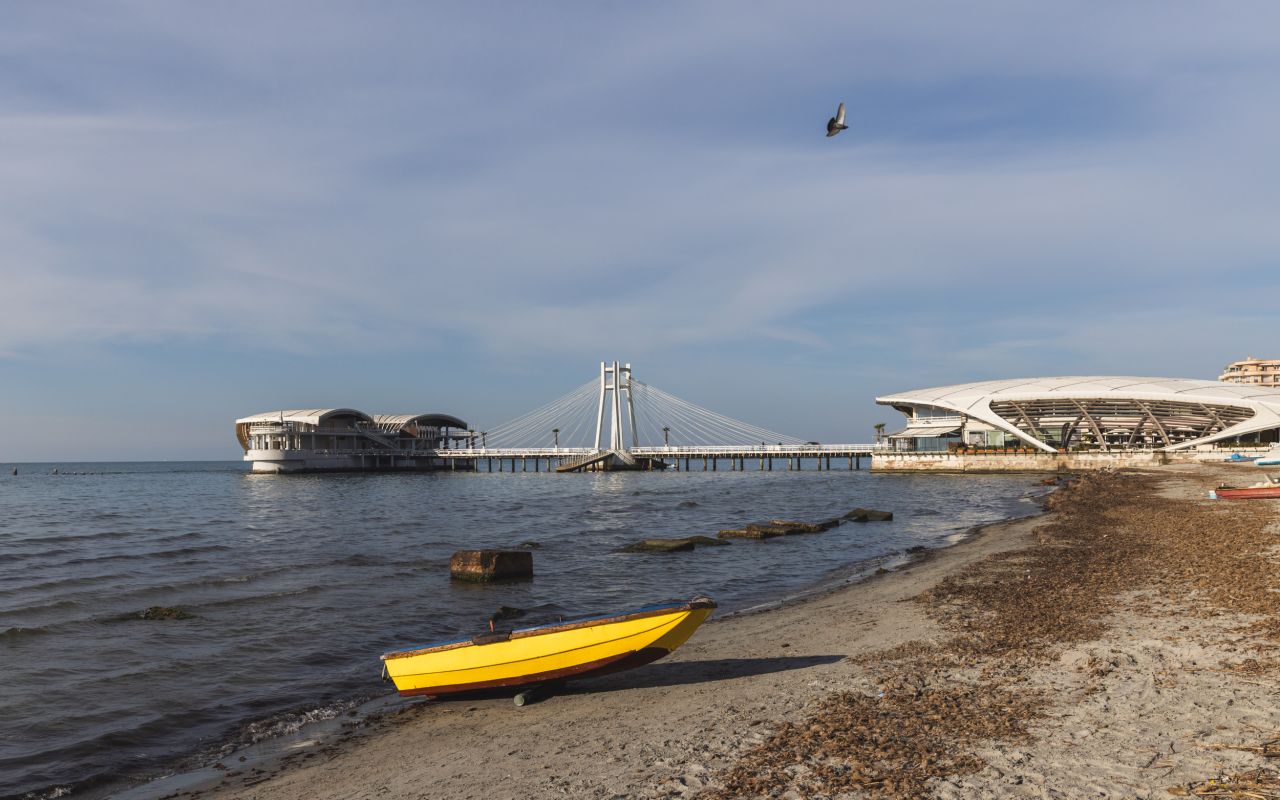 Durrës — Istorie, oraș și plajă cu nisip