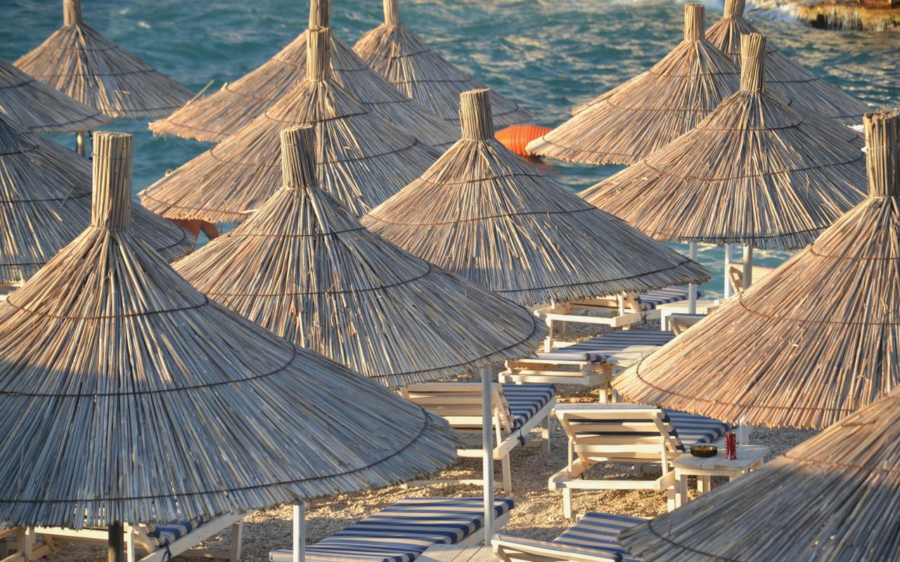 Ksamil — Golfuri turcoaz și cerere foarte mare