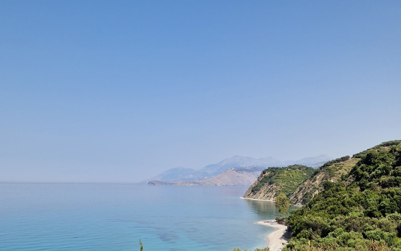 Lukovë — Golfuri retrase pe Riviera de sud